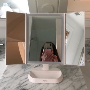 Vanity Modern Lighted Magnifying Makeup Mirror